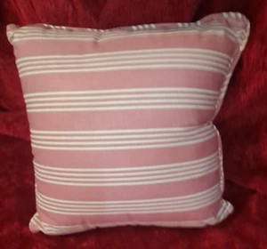 Oreiller Longaberger rose poussiéreux décor rayé rose et blanc - Photo 1/5