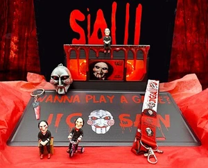 Saw Horror Film VHS Lampe - Geschenkbox Konvolut - Säge Leckereien - Bild 1 von 10