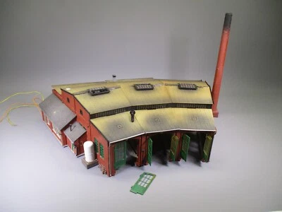 LQ1184 VOLLMER 5754 Train Ho 1/87 Maquette montée rotonde hangar 3 locomotives - Photo 1/4