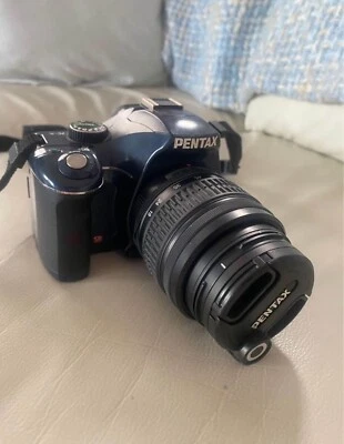 Cámara Pentax K - X con lente Pentax DA 18-55 mm f/3,5-5,6 AL (probada) Foto 1 de 4