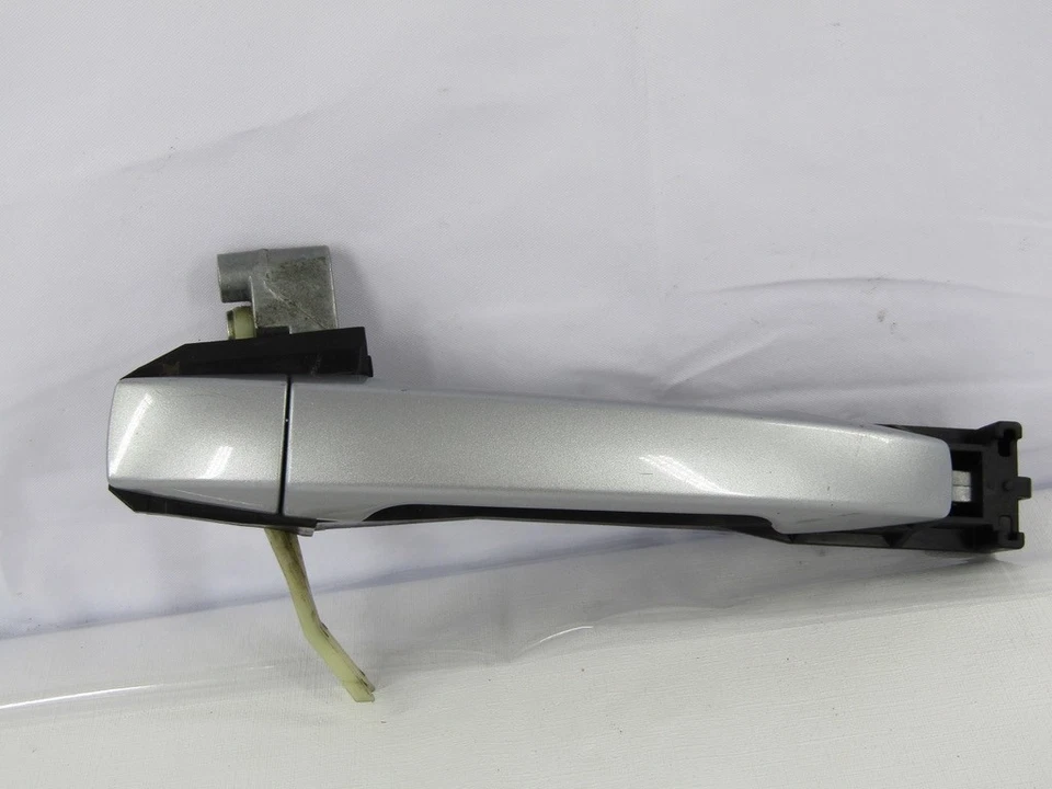 Manija de puerta exterior del pasajero trasero derecho Subaru Outback 2010-2014 plateada OEM Foto 1 de 4