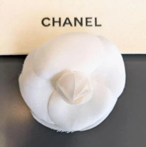 CHANEL Camellia Flower Corsage Brooch White France Women Used Excellent+ Auth - Picture 1 of 7