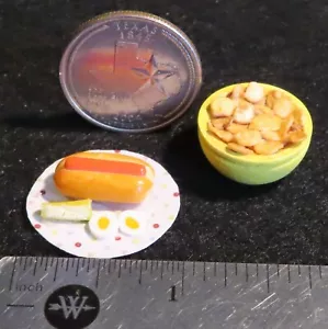 Plato de encurtido de huevo hervido Hot Dog tazón de papas fritas almuerzo 1:12 miniatura K6883 - Imagen 1 de 2