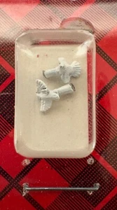 Campbell Weston Mini Figure - Pigeons (2) HO Scale Figure #1401 - Picture 1 of 3