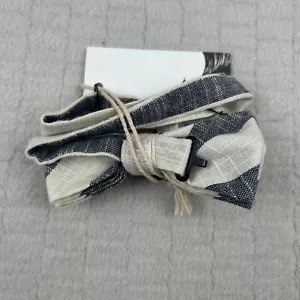 Pajarita OTAA Australia Azul Blanco Rayas Boda Informal Nueva con Etiquetas Textura Hecha a Mano - Imagen 1 de 2