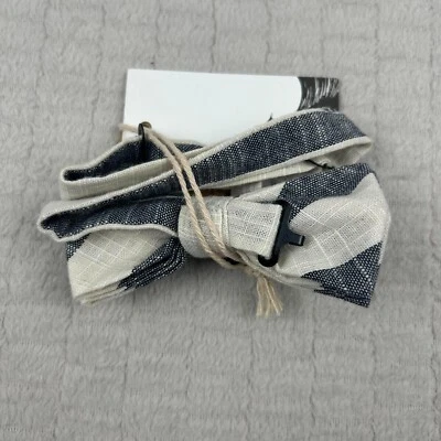 Pajarita OTAA Australia Azul Blanco Rayas Boda Informal Nueva con Etiquetas Textura Hecha a Mano Foto 1 de 2