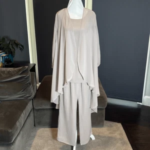 Women’s Gray Chiffon 3 Piece Formal Mother of the Bride Pants Suit Size 12 - Picture 1 of 14