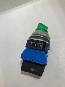 IDEC ASLD22220DNUG SELECTOR SWITCH 2 POSITION ILLUMINATED GREEN 24V 2NO NNB - Picture 1 of 5