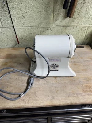 Exprimidor Champion de alta resistencia Estuche de metal de almendra G5-NG-853S Base de motor ¡Solo funciona!! Foto 1 de 4