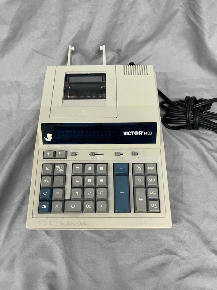 VICTOR 1430 10-DIGIT DISPLAY PRINTER FULL SIZE COMMERICIAL KEYBOARD OAL 8-1/8" - Image 1 of 4