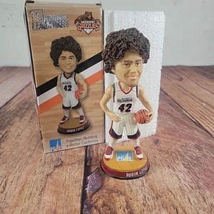 2015 Robin Lopez Fresno Grizzlies Wackelkopf San Joaquin Memorial Nodder 42 - Bild 1 von 6