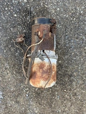 1947 1948 1949 CADILLAC HYDRAULIC PUMP AND MOTOR SEATS WINDOWS ROOF CORE OEM 6V - Image 1 of 4