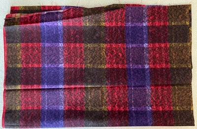 Tela vintage de los años 70 roja rica, púrpura y marrón patrón a cuadros 1 año Foto 1 de 4