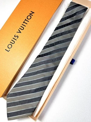 Corbata Louis Vuitton gris monograma seda usada Foto 1 de 4