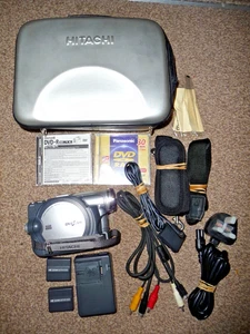 Hitachi DZ-MV2000E DVD / SD Camcorder Outfit - Includes: 2x Batteries & 2 Disks! - Picture 1 of 18