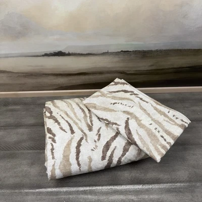 Funda nórdica Pottery Barn Safari tema cebra completa/queen + (1) King Sham bronceado Foto 1 de 4