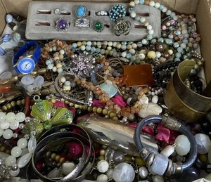 Vintage Now GREAT WEARABLE 6+LBS Drawer Jewelry WATCHES Lot Unsearched Untested - Picture 1 of 16