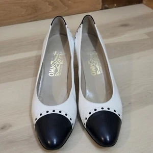 Vtg 80's Salvatore Ferragamo Two Tone Black&White Cap Pumps Heels 2.5" Sz 10 AAA - Picture 1 of 17