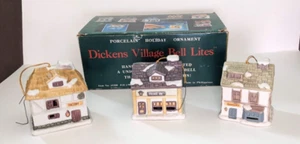 Lotto Vintage Dickens Village BELL LITES ~ 3 Ornamenti Albero Porcellana con Scatola Inn Bakery - Foto 1 di 13