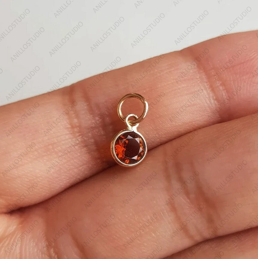 Pequeño colgante de piedras preciosas de granate de hessonita natural para aro de oro amarillo de 18 k Foto 1 de 4