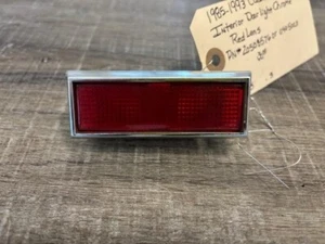 Luz interior de puerta Cadillac Coupe Deville 1985-1993 lente roja cromada PN#20508576 - Imagen 1 de 4
