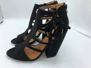 Qupid Sawyer-44 Peeptoe-Sandale aus Wildlederimitat mit Cut-Outs (2116) schwarz Größe 8M - Bild 1 von 6