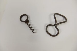 Sacacorchos sacacorchos de anillo de dedo vintage abridor de botellas de alambre de metal - Imagen 1 de 10