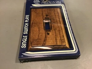Vintage NEW OLD STOCK Sierra Oak & Brass Decor Single Switch Plate D5050 - Picture 1 of 4