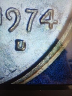 2. D Pennies 1974 uno que es ddo en la fecha y como nuevo y uno que es un error  Foto 1 de 4