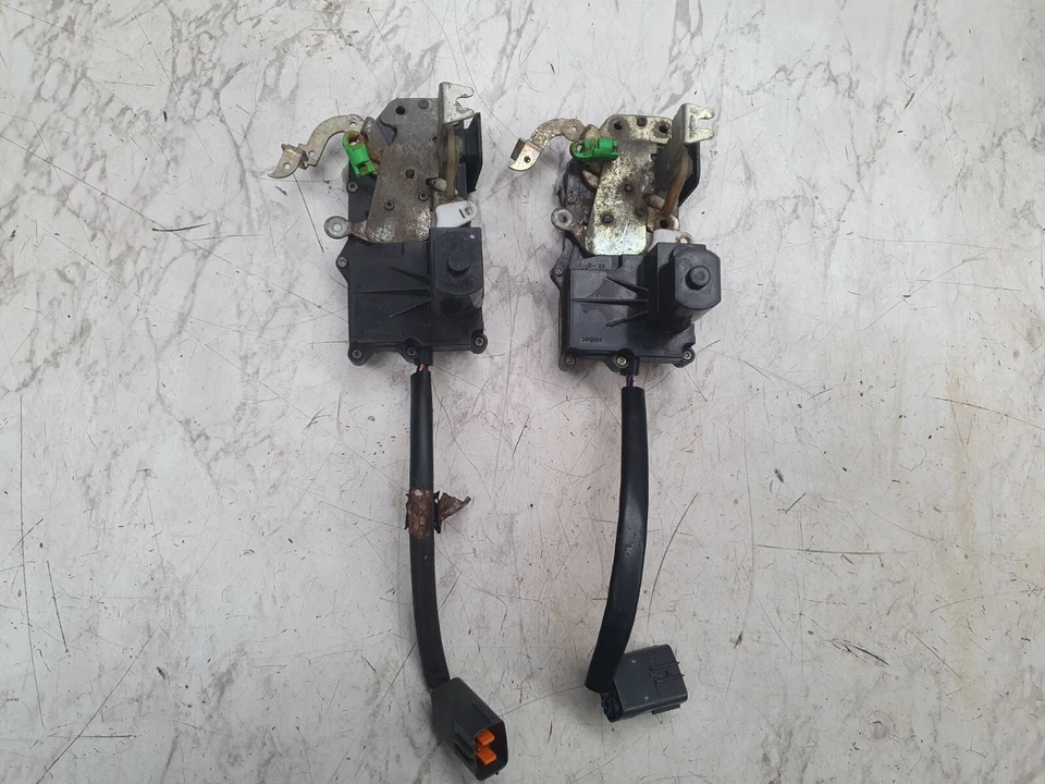 Range rover p38 door lock front os 99-02 - Image 1 of 1