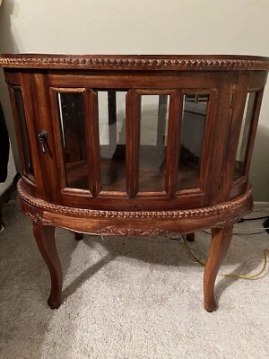 Vitrina/mesa auxiliar vintage ovalada vitrina. Queen Anne estilo - puerta doble Foto 1 de 4