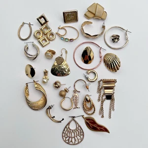 Single Earring Gold Tone Jewelry Lot 27 Pcs Arts Crafts Repurpose Clips Pierced - Picture 1 of 8