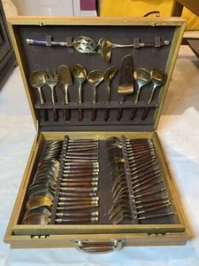 Colección de vajilla vintage de bronce y palo de rosa JEAN-CLAUDE con pecho 116 piezas - Imagen 1 de 5