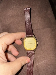 Orologio Antimagnetico VINTAGE MAJESTIC Funzionante - Foto 1 di 5