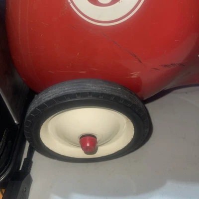 RADIO VOLANTE DE COLECCIÓN MODELO #8 PEQUEÑO ROADSTER ROJO METAL PUSH COCHE DE CARRERAS Foto 1 de 4