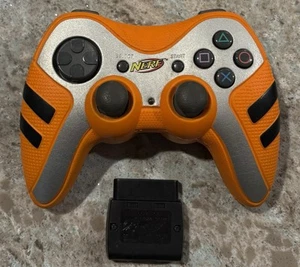 Nerf Sony Playstation 2 2006 mando naranja Pelican con dongle - Imagen 1 de 2