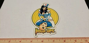 ¡PEGATINA DE COLECCIÓN AÑOS 90 HOOK UPS SEXY ENFERMERA PRUEBA DE RCP TETAS FICTICIAS NOS SKATEBOARD!! - Imagen 1 de 1