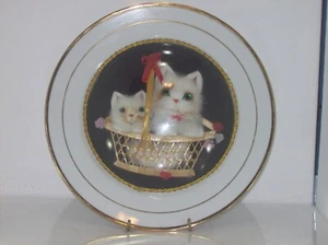 CONVEX GLASS DECORATIVE PLATE - DIARAMA - TWO KITTENS IN A RATTAN BASKET - Picture 1 of 5