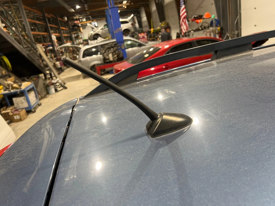 Mástil de antena de radio montado en el techo negro Subaru Forester 2014-2015 Foto 1 de 1