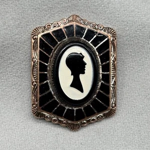 Antiguo broche camafeo Art Deco Pinchbeck grabado aleación de metal silueta años 20 - Imagen 1 de 5