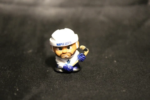 Collectible NHL TEENYMATES Series 6 Figure - TORONTO MAPLE LEAFS - NEW! Loose Cover