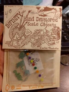 1: 12 SCALE MINIATURES, children's room stencils & pictures, new old stock/ vin - Imagen 1 de 5