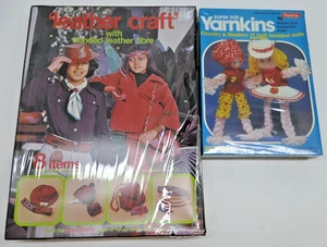 Vintage Kinder Bastelsets Super Size Yarnkins Puppen und DEKKERTOYS Leder Basteln - Bild 1 von 4