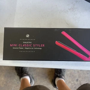 Evalectric Mini Classic Pink Electric Ceramic Plates Negative Ion Straightener - Picture 1 of 5