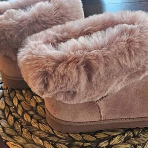 NWOT -Coatimundi Women’s Faux-Fur Winter Boots.  7.5 / Eur 38 - Picture 1 of 5