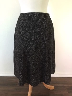 Falda para mujer Jones Wear talla 4 - negra con diseño blanco y rosa - trabajo o informal usada en excelente estado Foto 1 de 4