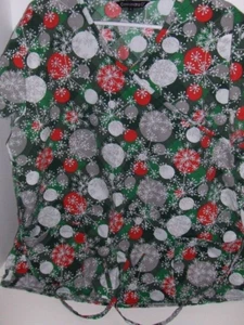 Cassandra O - snow flakes scrub top - Large - Picture 1 of 3