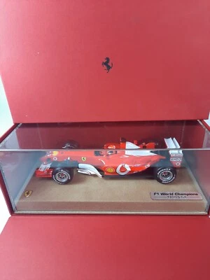 Hot Wheels Ferrari F2003-GA #1 M. Schumacher WC 2003 1/18 FERRARI DEALER BOX - Immagine 1 di 4