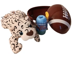 8 Zoll Fußball Kunststoff Osterei Behälter gefüllt mit Stofftier Leopard & anderem Spielzeug - Bild 1 von 4