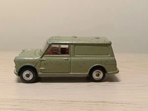 Corgi Toys 450 Mini Van *with Countryman grille* (no hyphen) - Picture 1 of 10